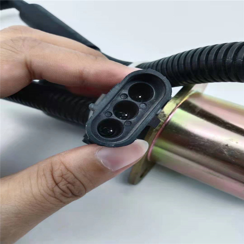 Ajuste da válvula de solenoide de 13026889 paradas para a tomada 24V do preto da peça de motor diesel de DEUTZ 226B